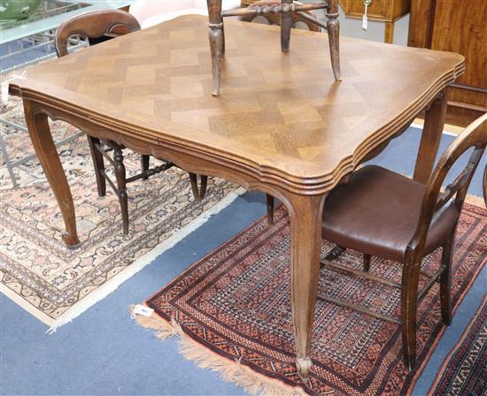 An early 20th century French oak draw leaf dining table W.130cm